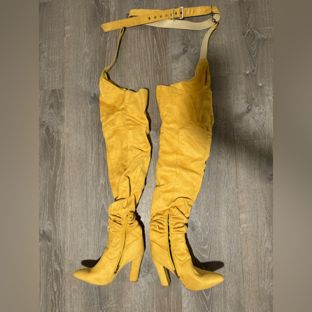 Cowgirls boots!